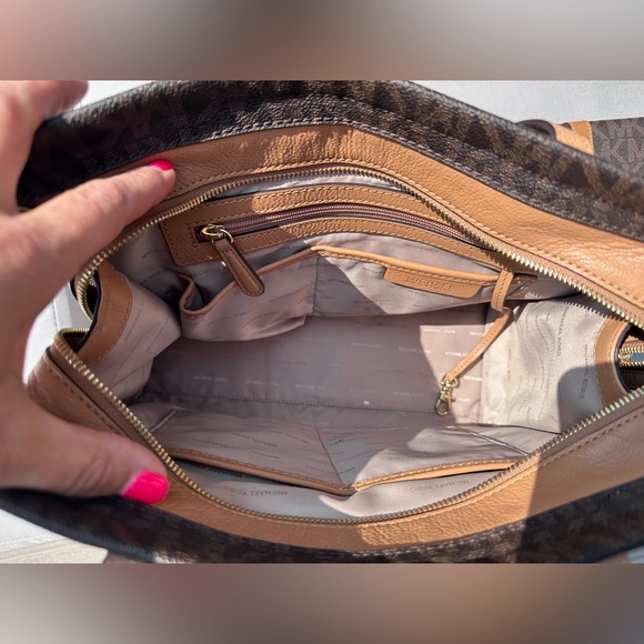 Michael Kors Darien Medium Signature Logo Tote 30S6GDKT6V - Picture 6 of 6